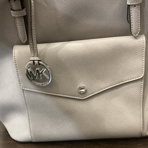 Like new silver Michael Kors purse - Picture 2 of 8
